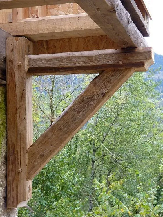 Charpente près de Cerisiers